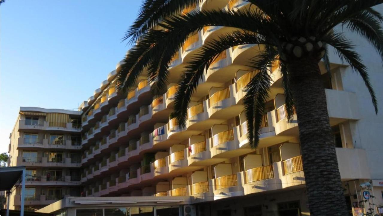 Bonito Apartamento Con Piscina Salou Luaran gambar