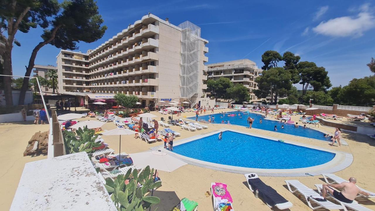 Bonito Apartamento Con Piscina Salou Luaran gambar